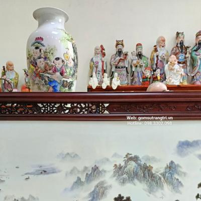 tranh sứ khung gỗ hoạ tiết xóm núi